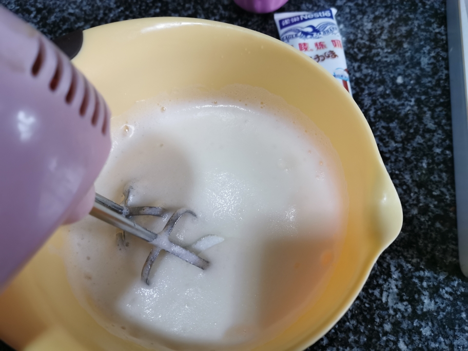 雀巢鹰唛巧克力炼奶浓情巧克力奶油蛋糕的做法 步骤10