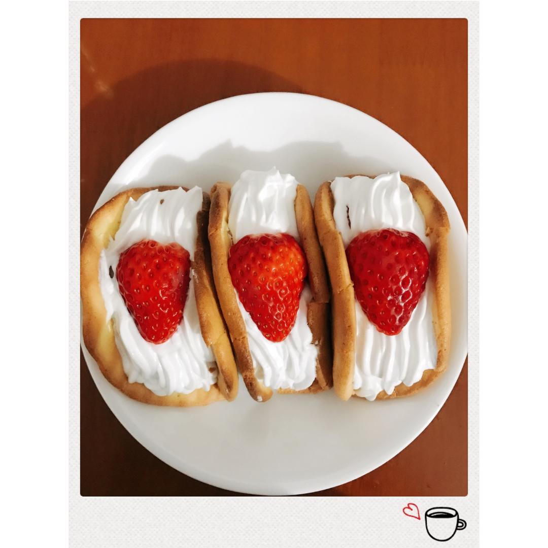 韩国最热门的甜品店Le Bread Lab的草莓蛋糕卷