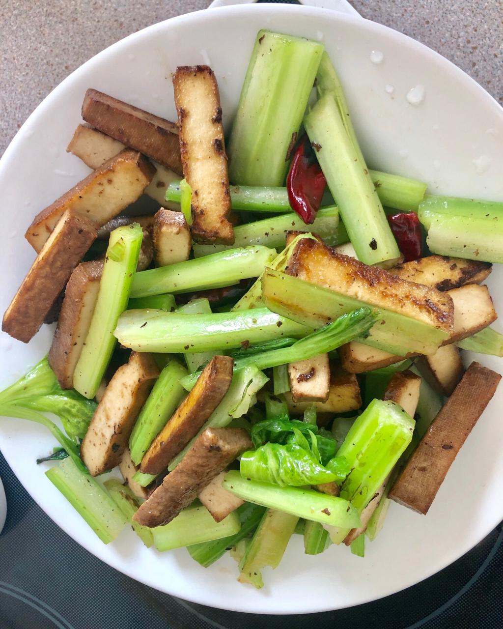 素菜：芹菜炒豆腐干