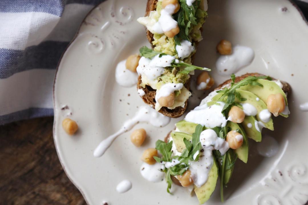 【原麦早餐】竞日杂粮：鹰嘴豆牛油果开放式三明治+挂耳咖啡的做法