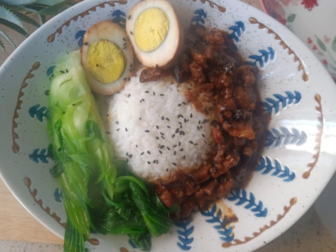 洋葱酥卤肉饭
