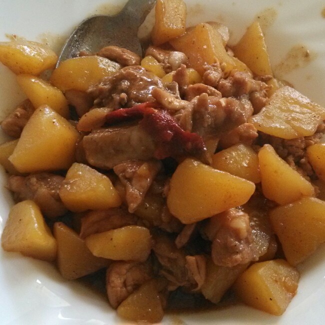 土豆炖鸡块