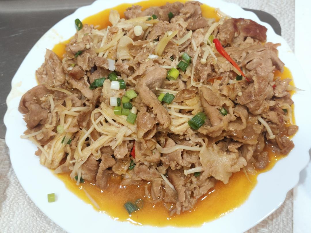 超级下饭米饭扒光光——葱爆五花肉片
