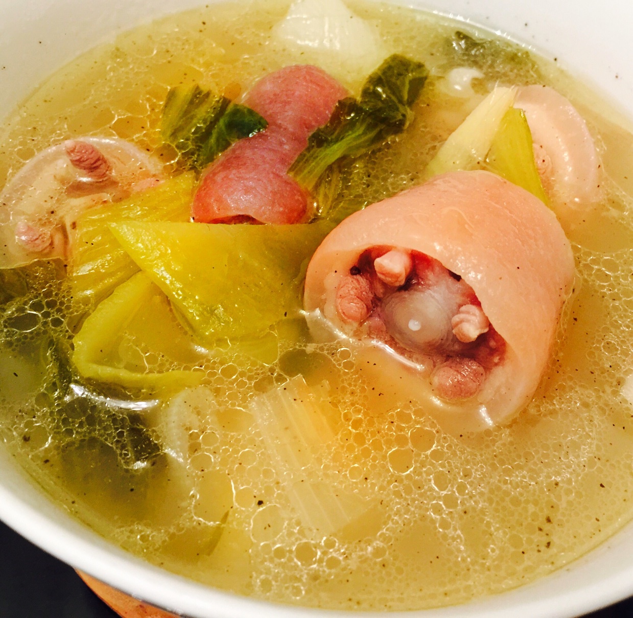 酸菜猪尾汤