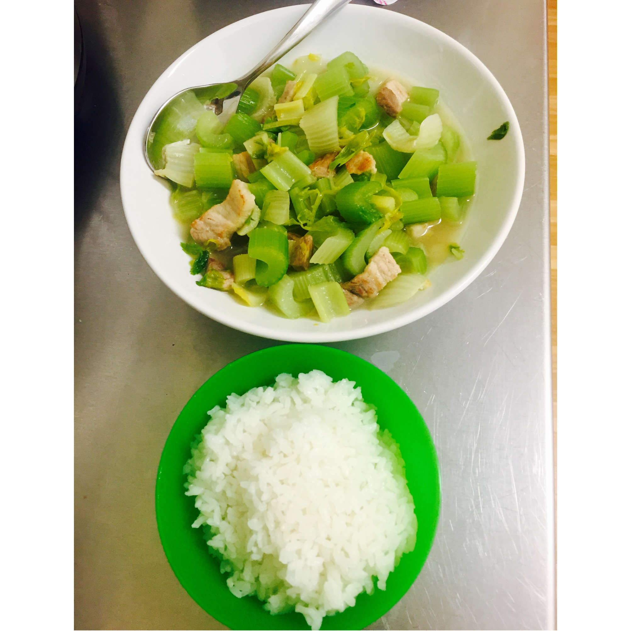 芹菜炒肉