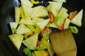 『妈妈的料理』酸甜菠萝咕咾肉的做法 步骤7