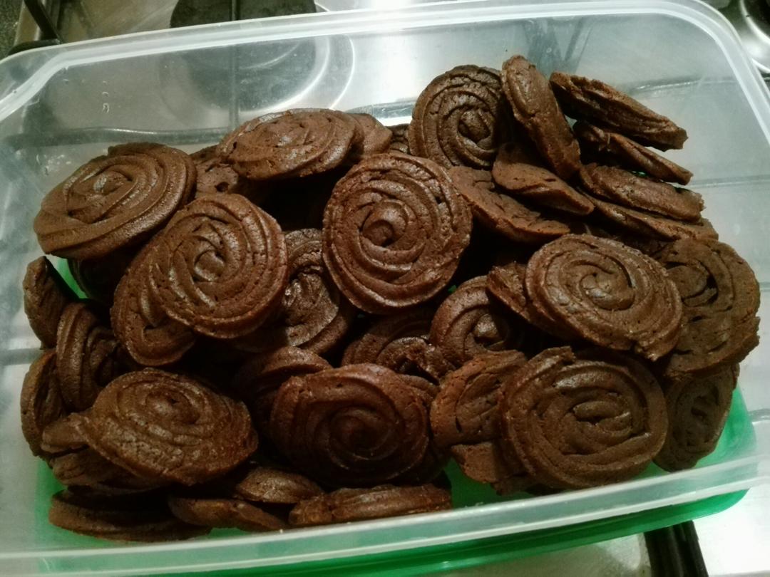 挤花毫无压力的巧克力曲奇