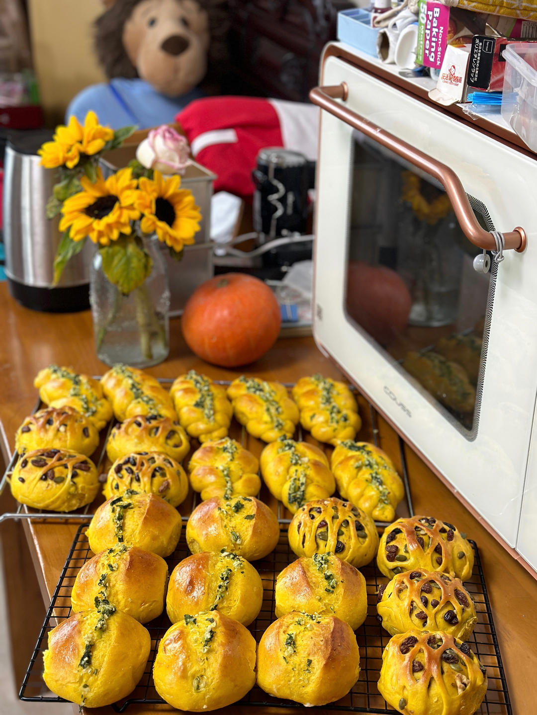 烤了一盘花儿~八角南瓜大鼓面包