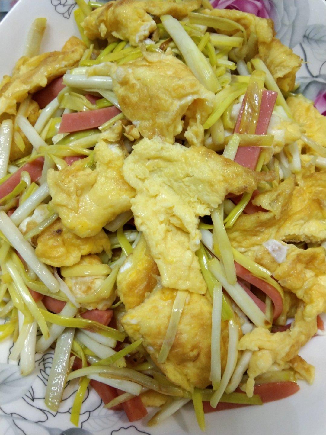 蒜黄火腿炒鸡蛋