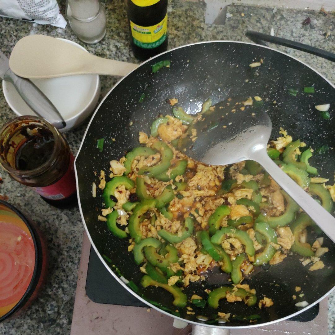 苦瓜炒鸡蛋