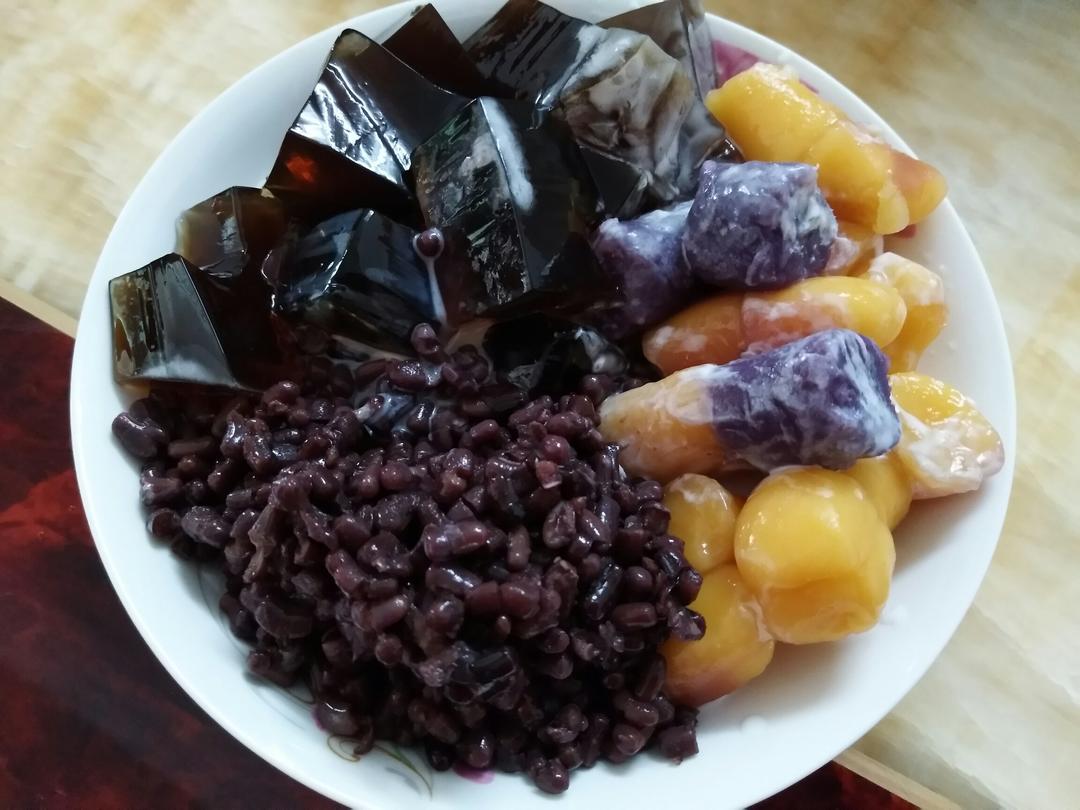 自制鲜芋仙芋圆（另附: 蜜红豆和仙草冻的做法）