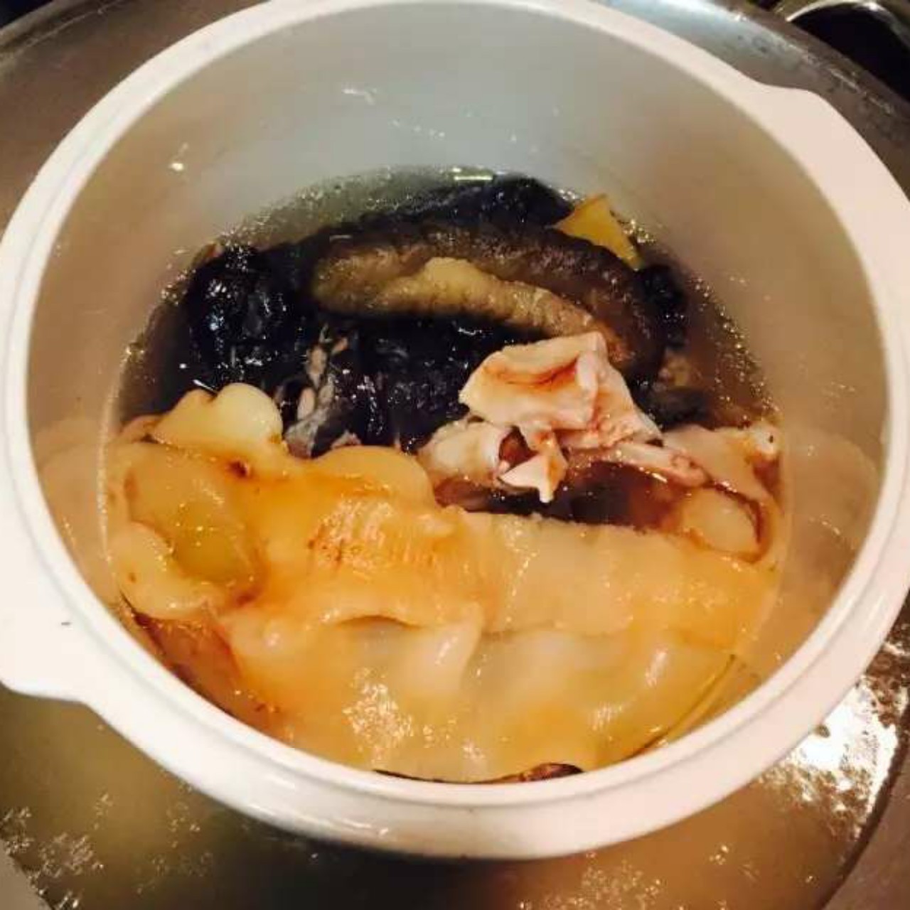 海参花胶乌鸡汤