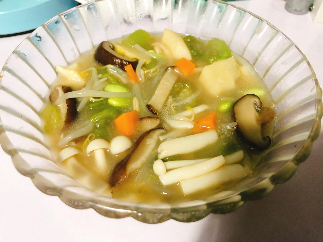 竹荪丝瓜菌菇汤