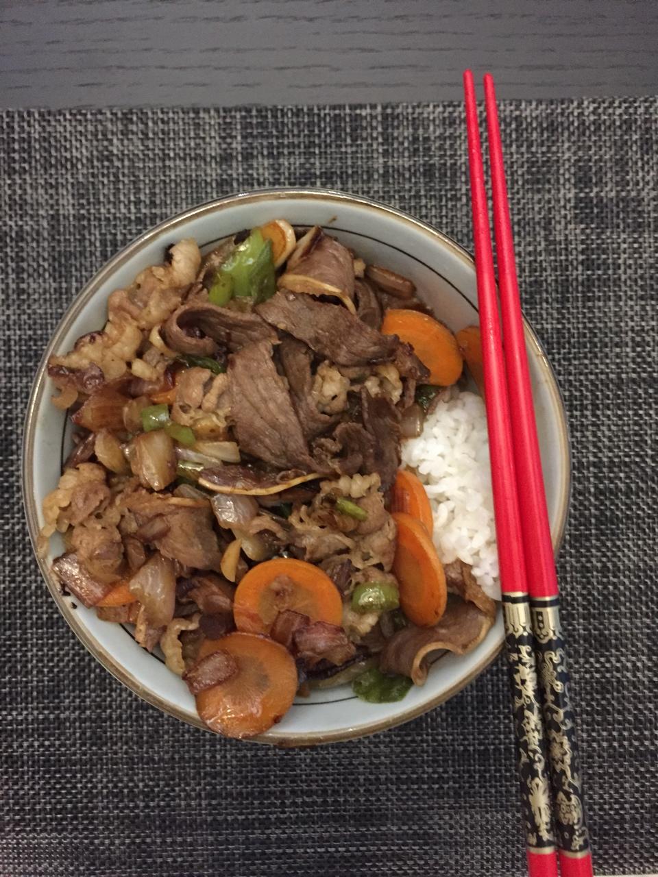 洋葱肥牛饭