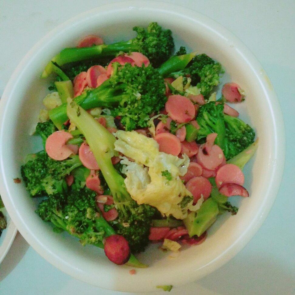 {☀快手晚餐☀}火腿肠滑蛋西兰花