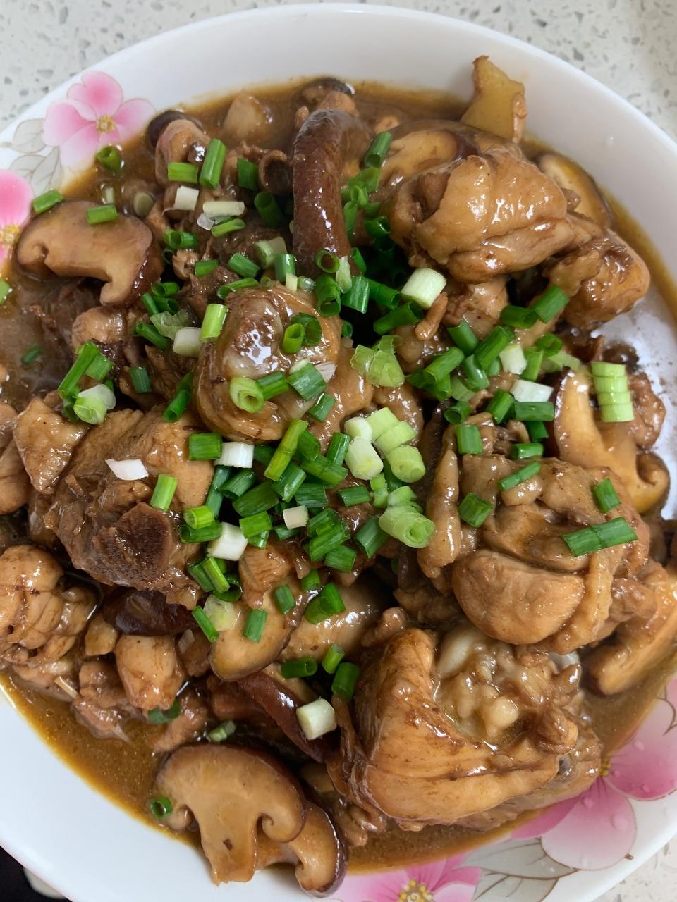 香菇焖鸡的做法