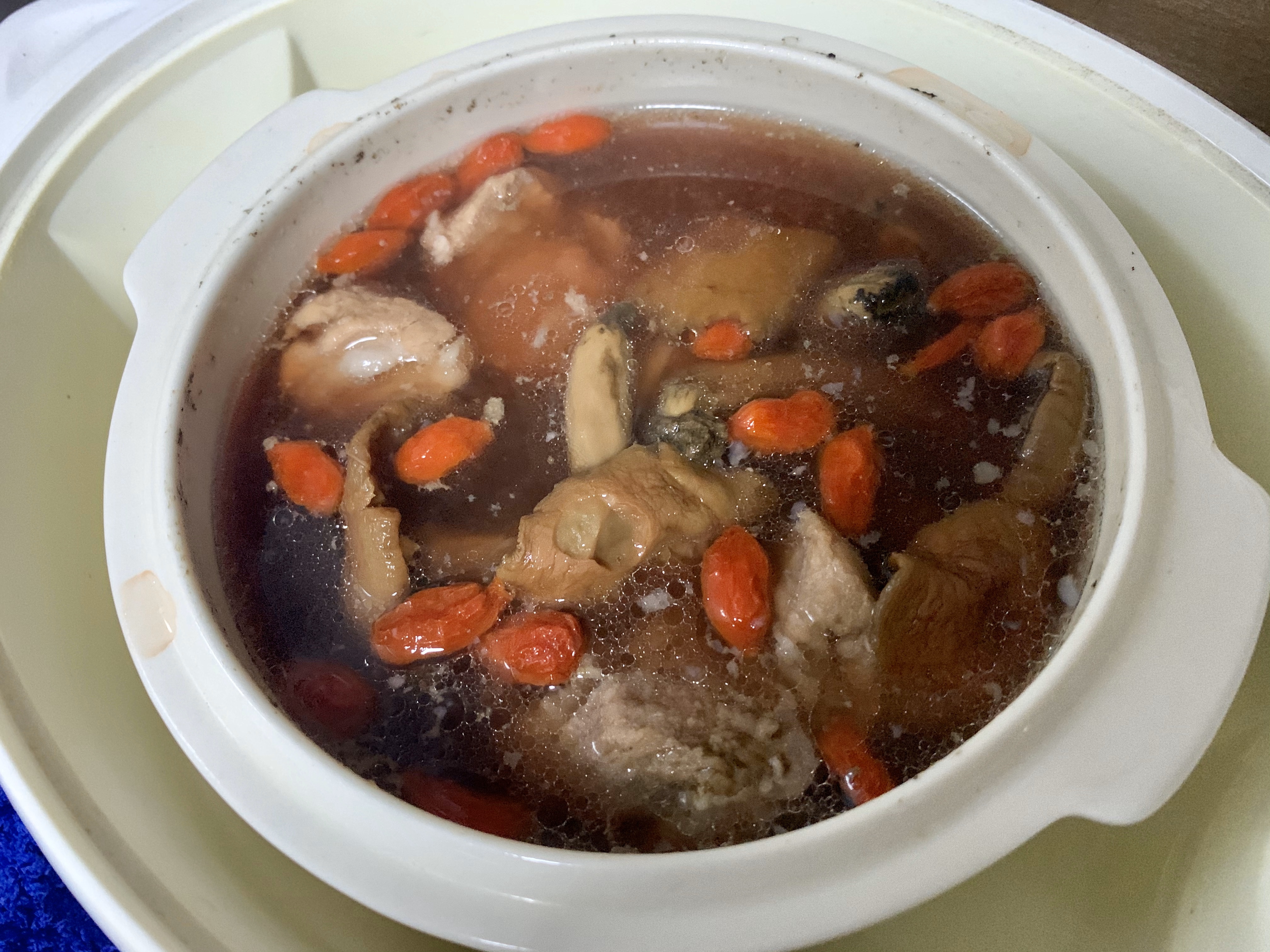 红菇排骨汤的做法 步骤5