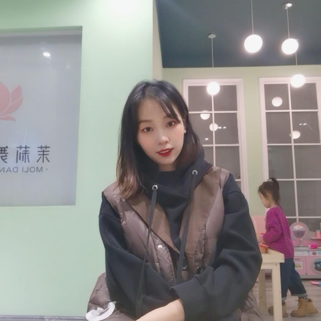 小姐姐爱吃榴莲