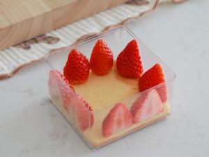 冬日限定甜品🍰草莓盒子蛋糕&草莓鲜牛乳的做法 步骤15