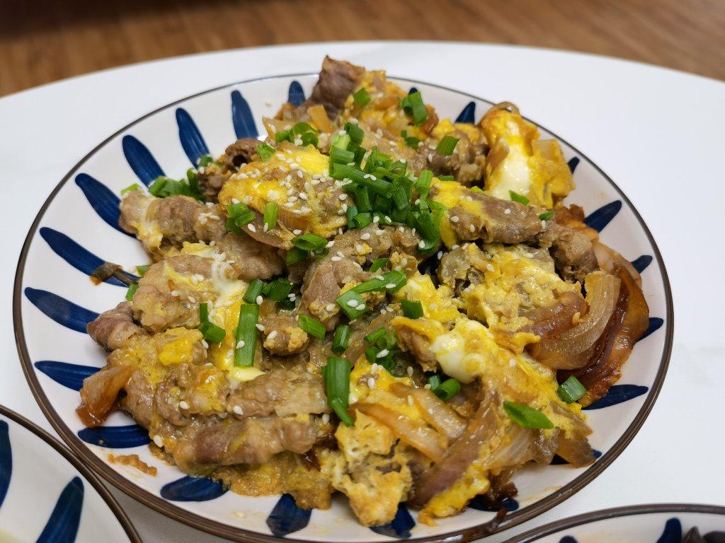 和风肥牛鸡蛋饭