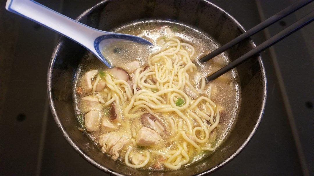 香菇炖鸡汤