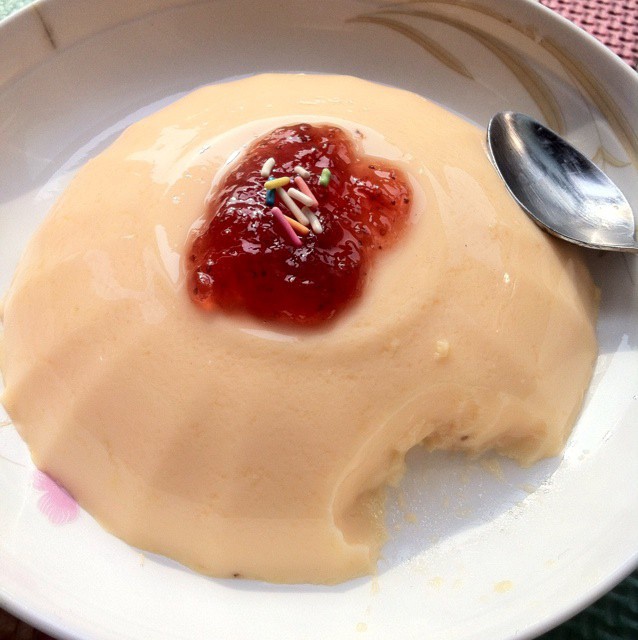 蓝莓牛奶布丁
