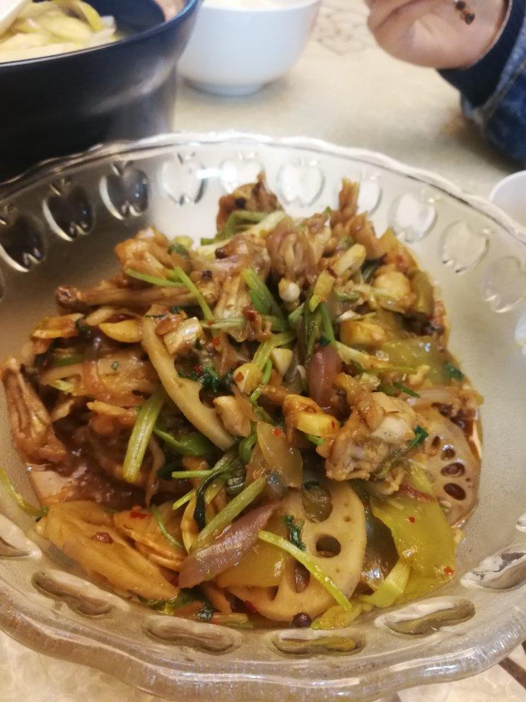 堂妈小厨——干锅牛蛙