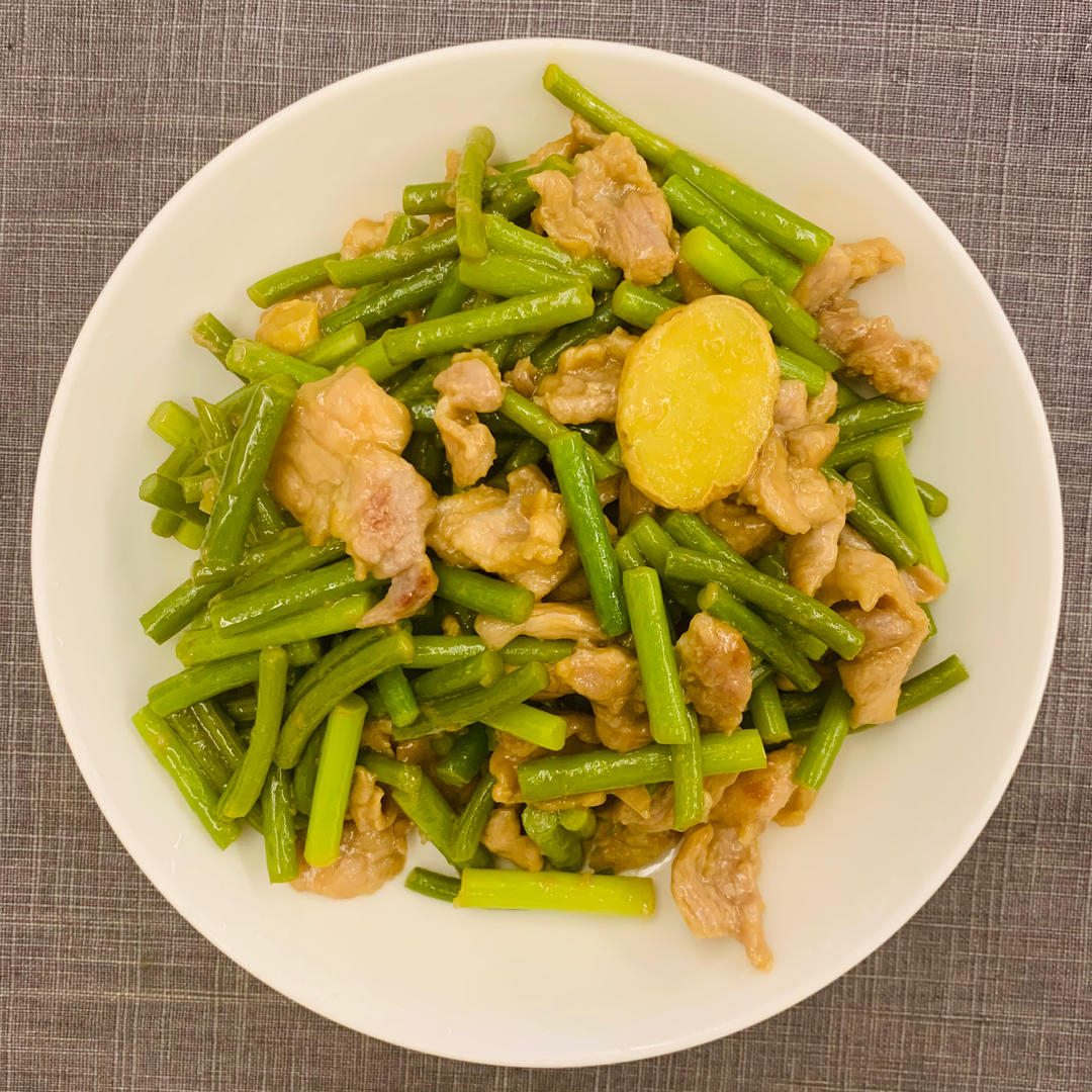 简单易做的下饭菜－蒜苔炒肉