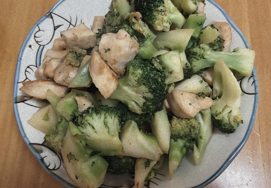 鸡胸肉炒西兰花