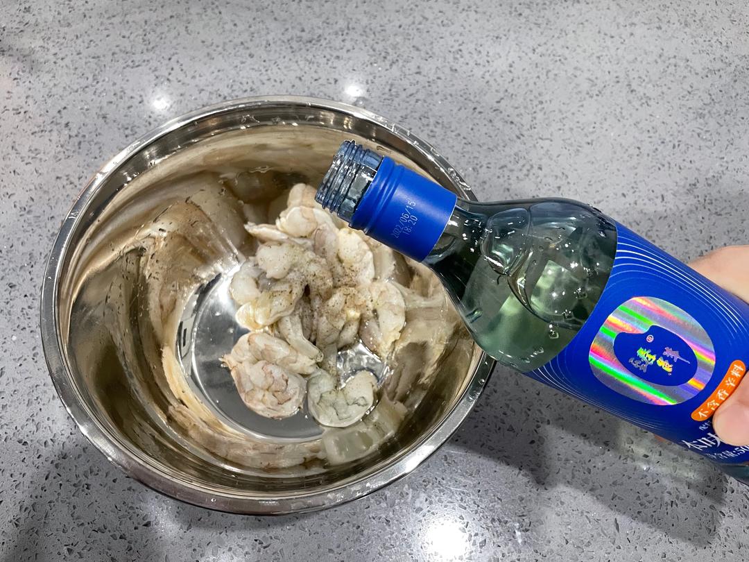 只用鸡蛋和淀粉做面糊的软炸虾仁的做法