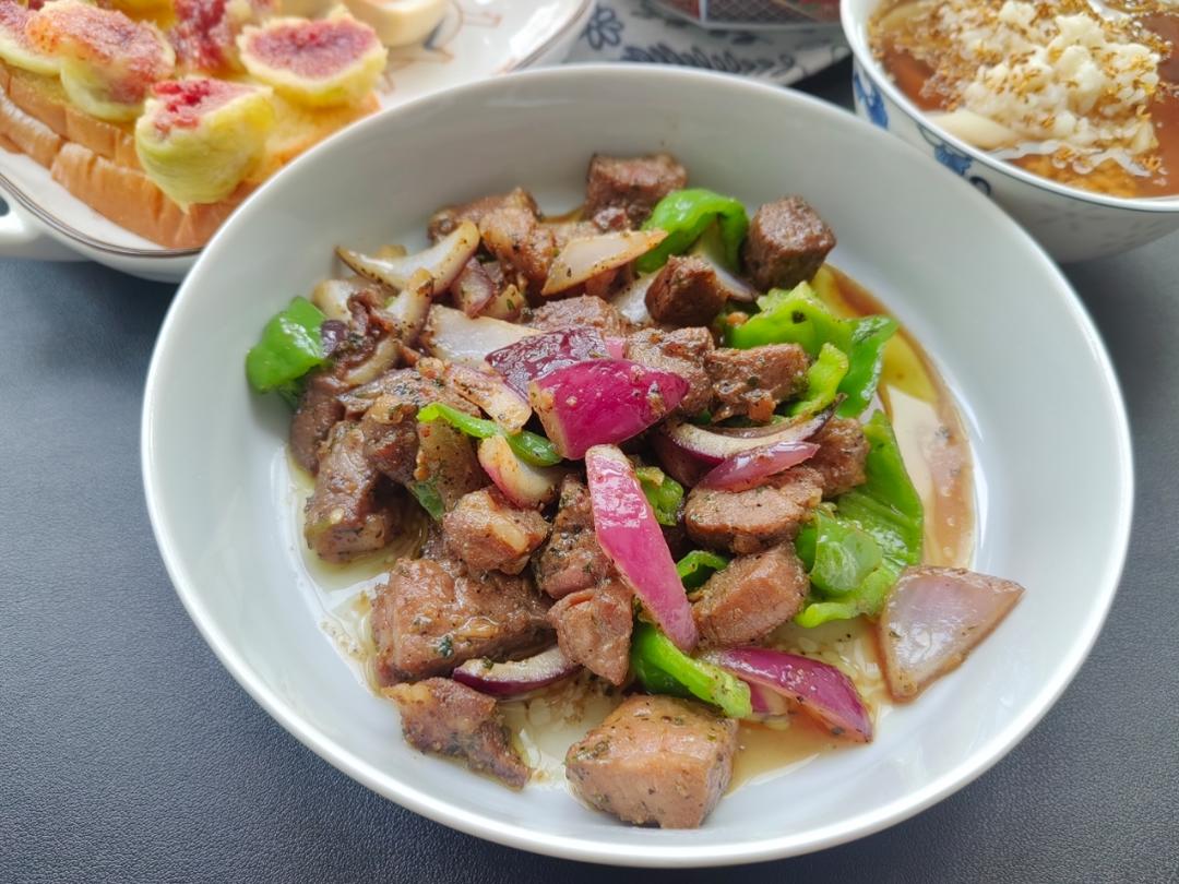 黑椒洋葱炒牛肉/马克西姆不粘锅