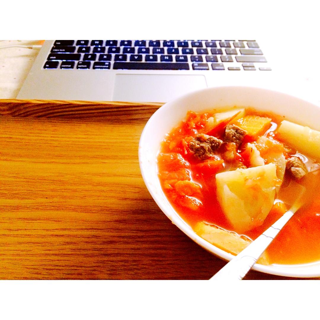 番茄牛肉炖土豆胡萝卜