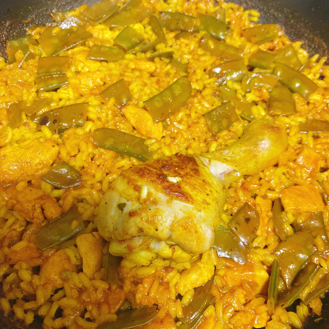 「 肉自己家の私房菜 」Paella Valenciana
西班牙瓦伦西亚烩饭比海鲜饭好吃！！！（超正宗！！！不正宗你打我！！！（然而你打不到🙂