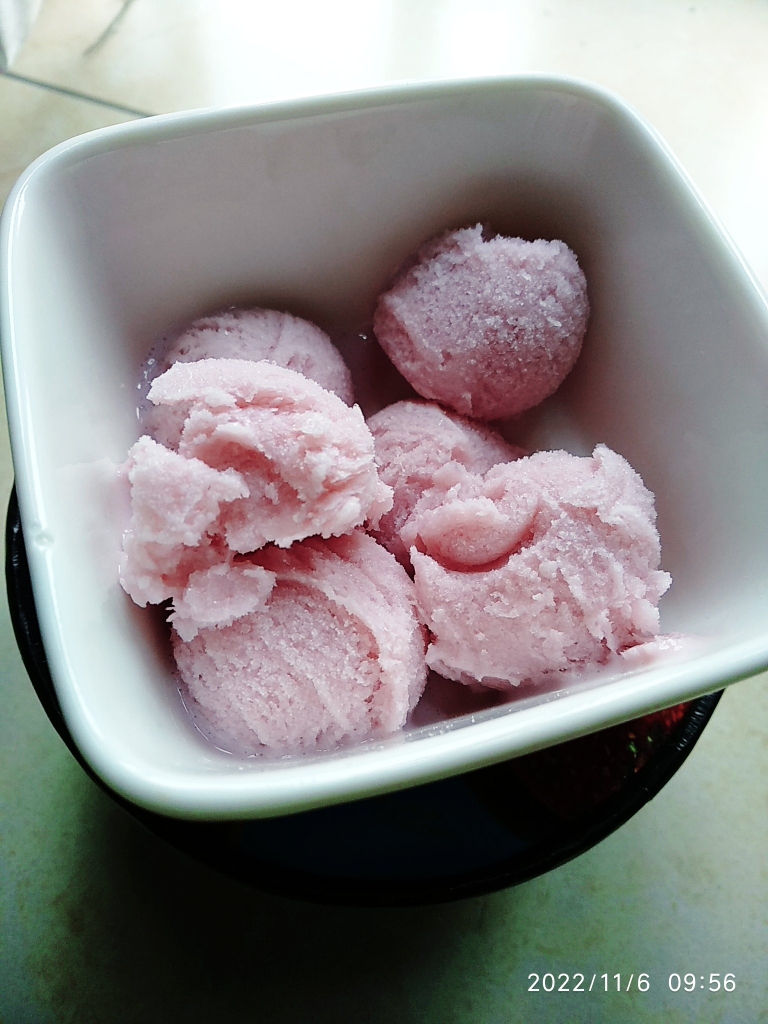 自制香芋味冰淇淋(冰淇淋粉版)的做法 步骤7