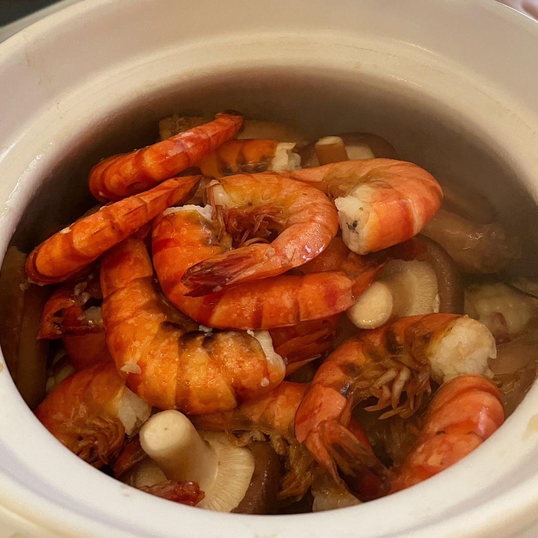 鲍鱼鸡翅鲜虾煲