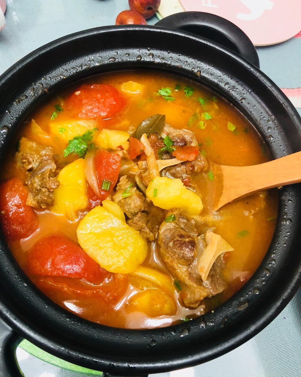 小丸子的厨艺生涯做的暖心暖胃番茄牛尾汤(减肥版)
