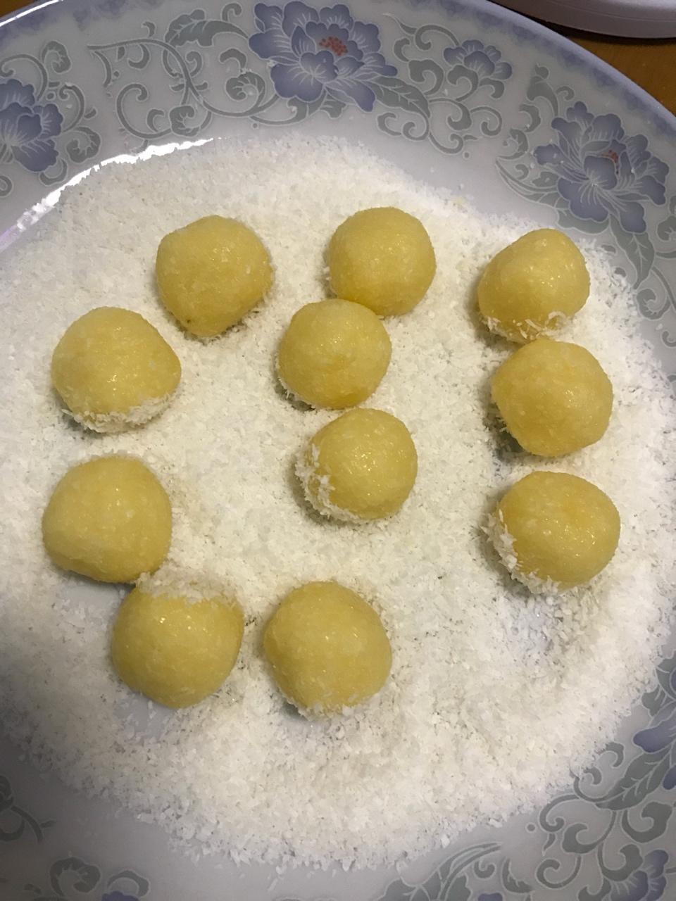 【视频】椰蓉小酥球，简单快手的童年美食（消耗蛋黄）