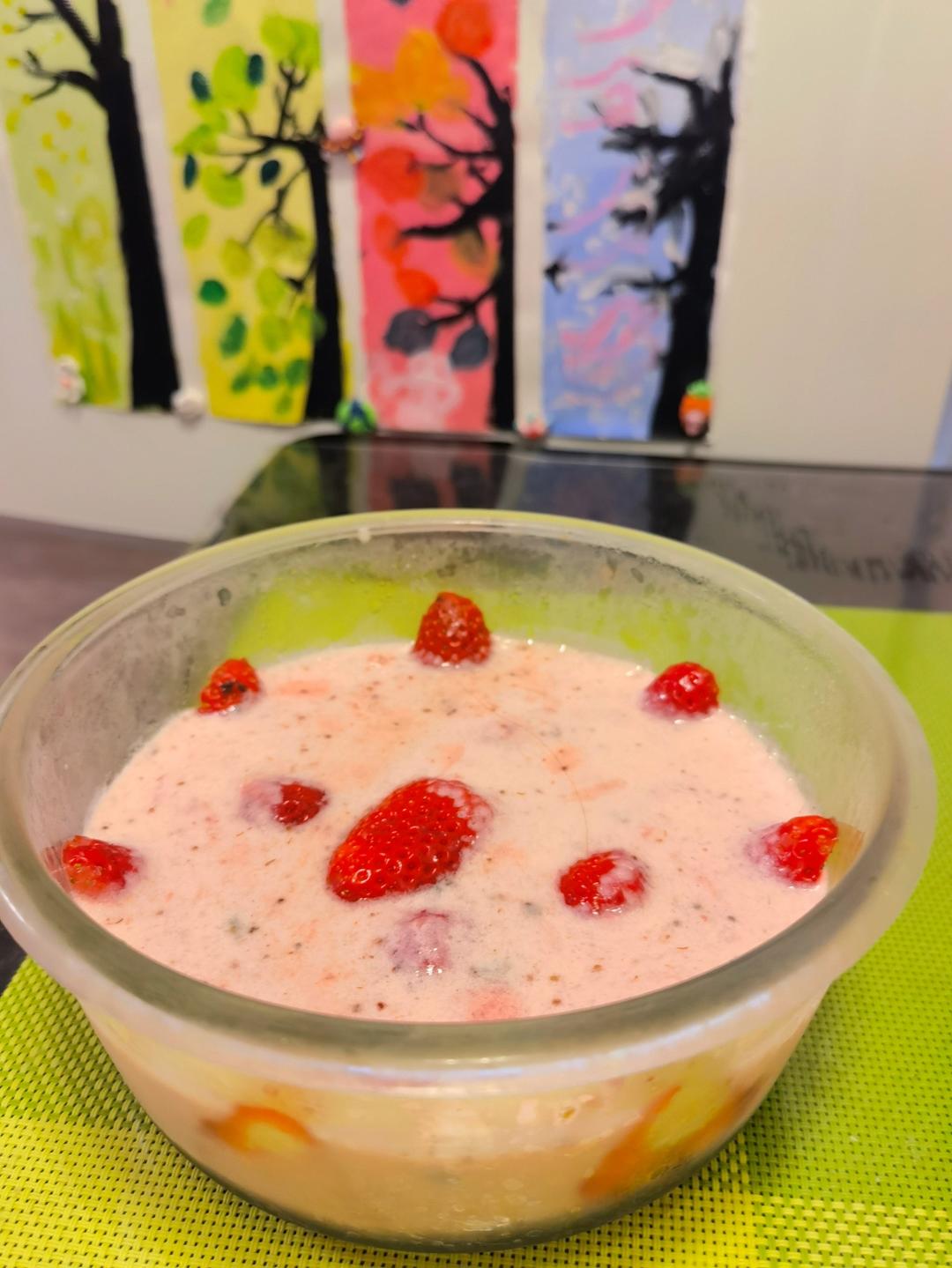 草莓酸奶慕斯蛋糕，无需烤箱！酸甜低脂又健康！