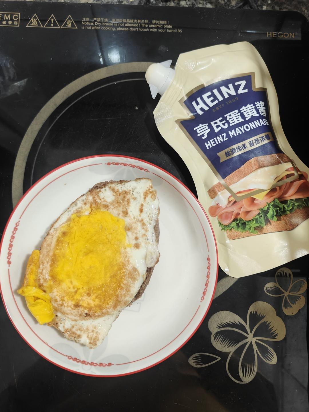 早餐三明治 用亨氏蛋黄酱