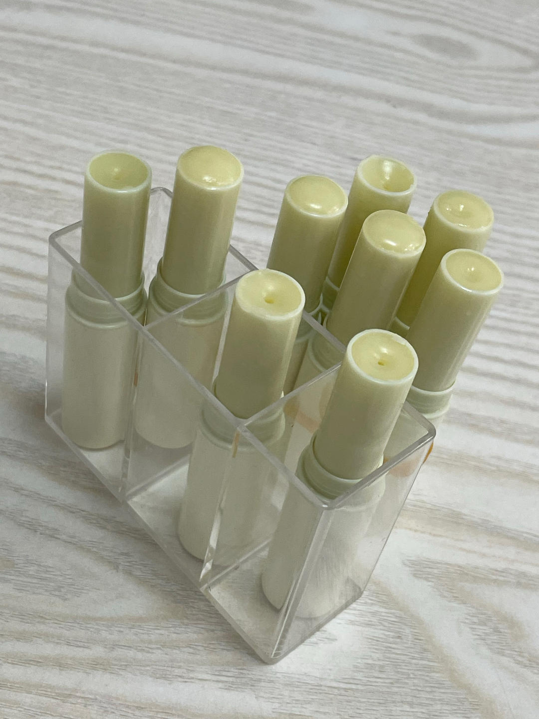 土蜂蜡润唇膏，天然到可以吃。