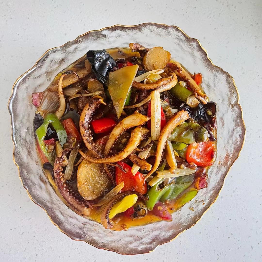 爆炒鱿鱼须，加上这一步，可以与铁板鱿鱼媲美