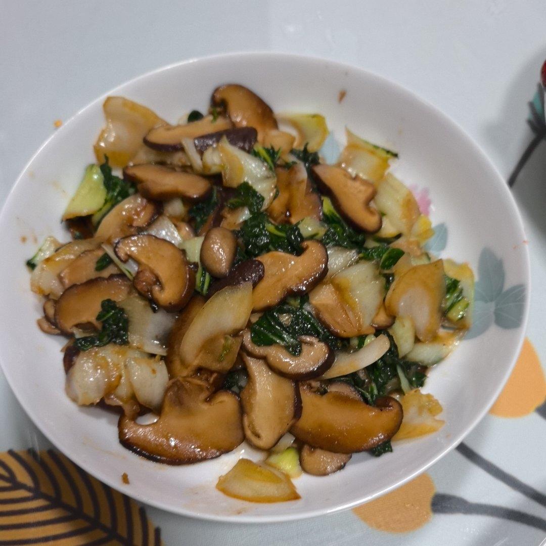 纯素食不含五辛：香菇奶白菜