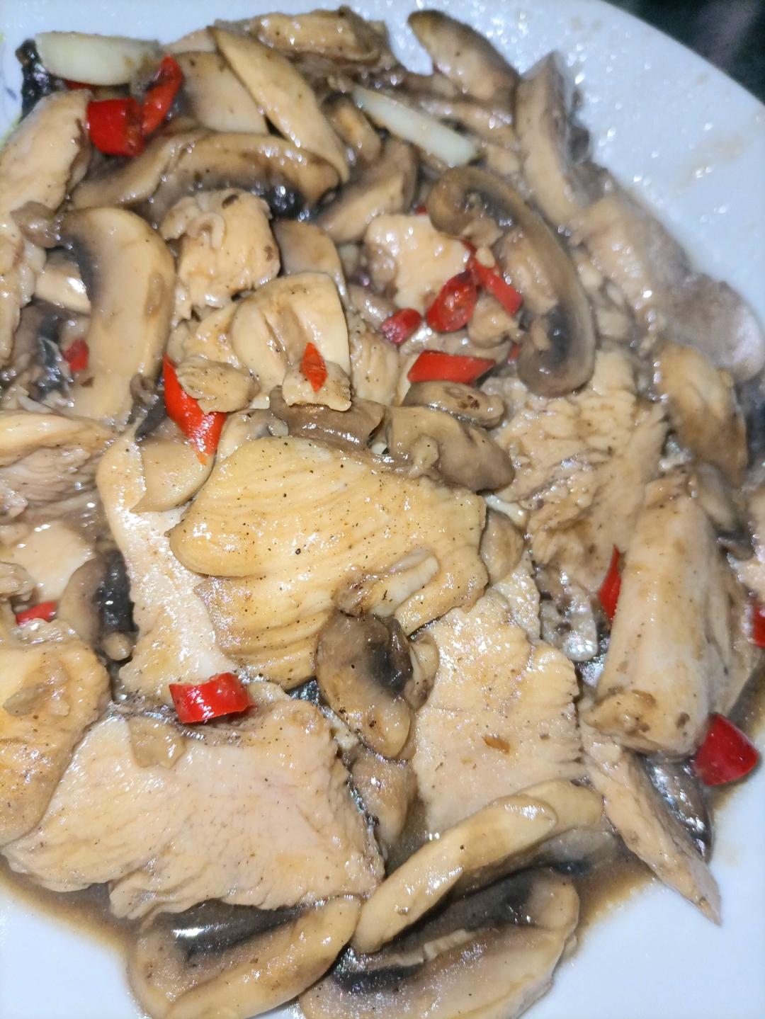 嫩滑不柴❗️爆好吃的黑椒口蘑炒鸡胸肉～绝了