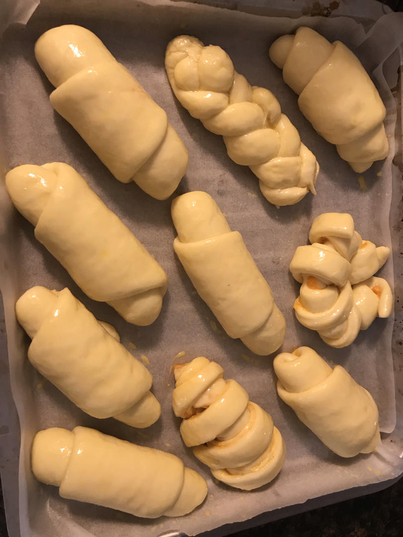 咸蛋黄肉松面包