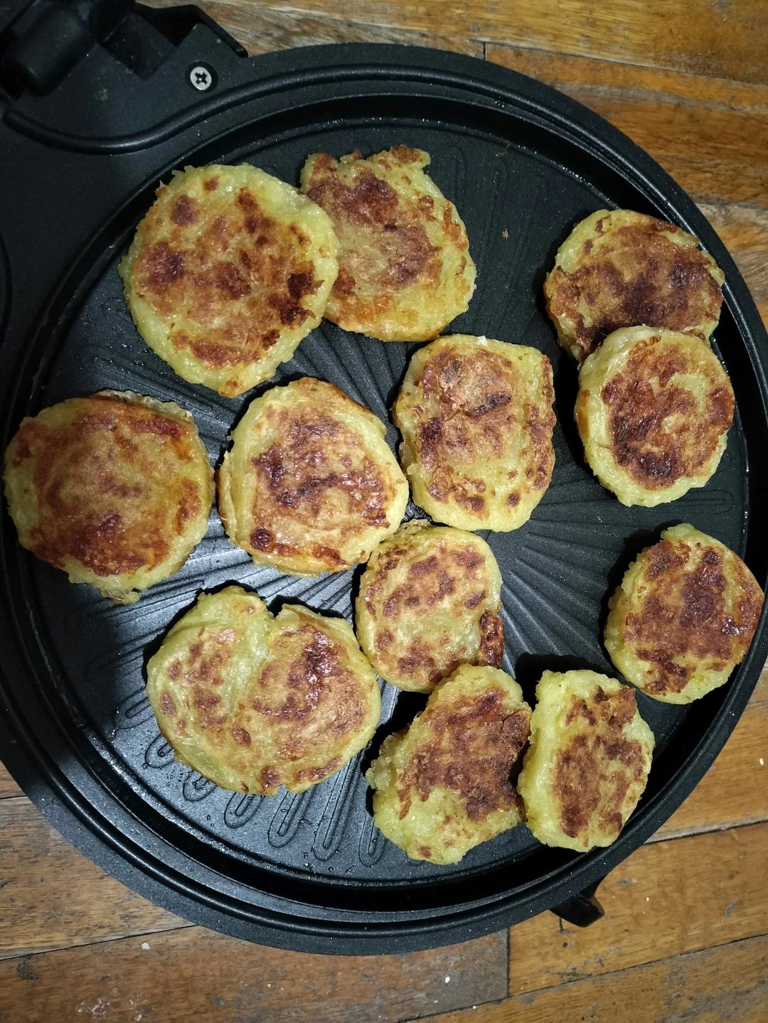 连吃三天吃不腻的芝士土豆饼，还会拉丝哦～