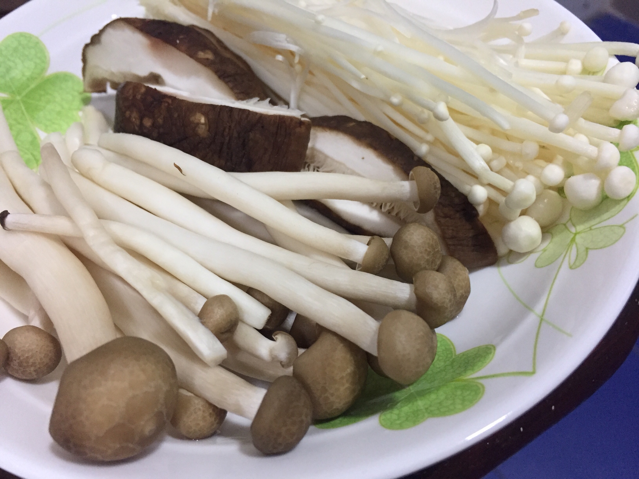 快手菜|菌菇豆腐汤的做法 步骤1