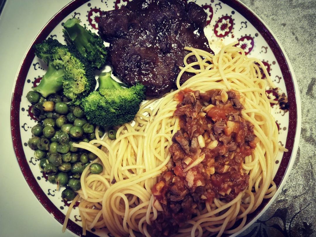 番茄意面黑椒牛排