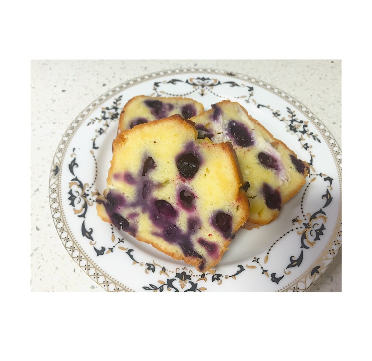 饱含蓝莓的乳酪磅面包