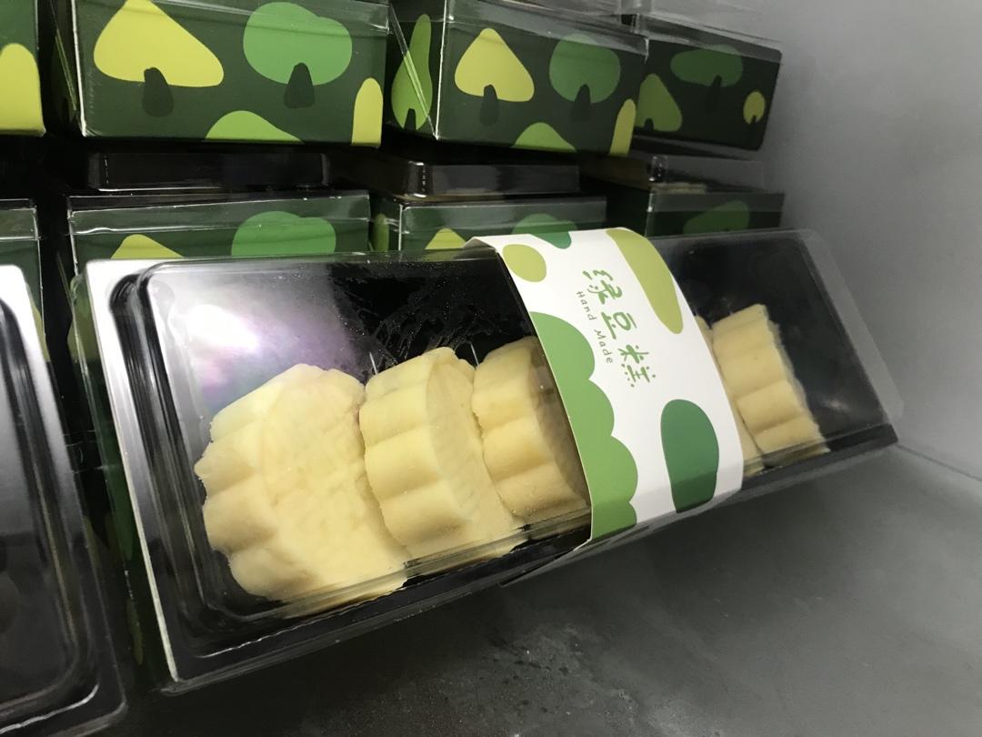 入口即化奶香十足绿豆糕

两种口味哦🥳