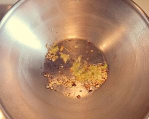 🉐️吃素系列：少油少盐的十分钟小炒：蘑菇炒油菜的做法 步骤2